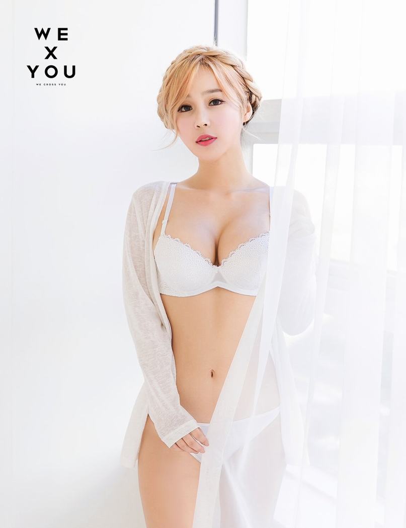 李美辛诱人白裙紧身裹胸变车模