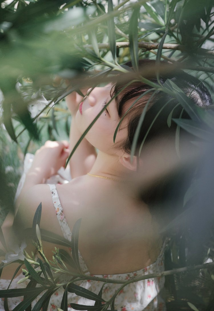 牛奶肌美女蜜桃臀酥胸充满美艳春色的雪白肉体摄影